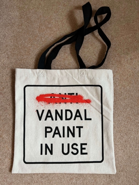Banksy - Cut & Run - Tote Bag